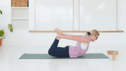 Cathrine underviser Slow flow yoga