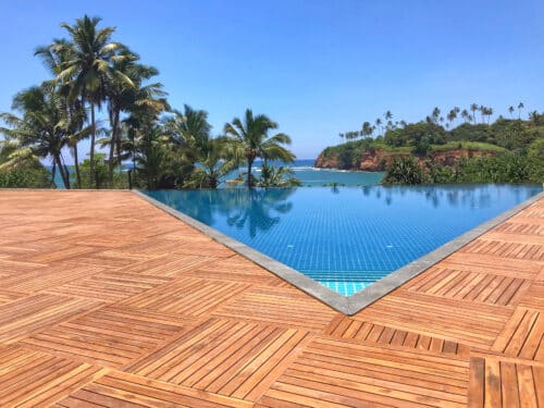Infinity pool og havudsigt på Ayurveda Yoga Retreat på Sri Lanka