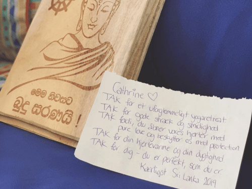Seddel med en sød hilsen fra yogaelev på Ayurveda Yoga Retreat på Sri Lanka