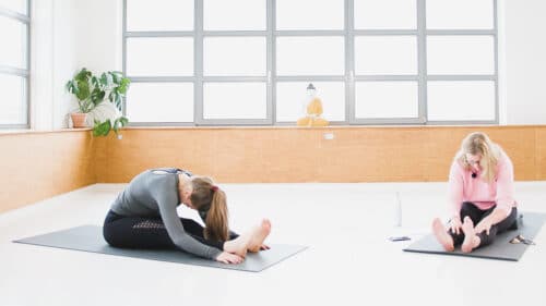 Cathrine underviser online yogaklassen chakra yin