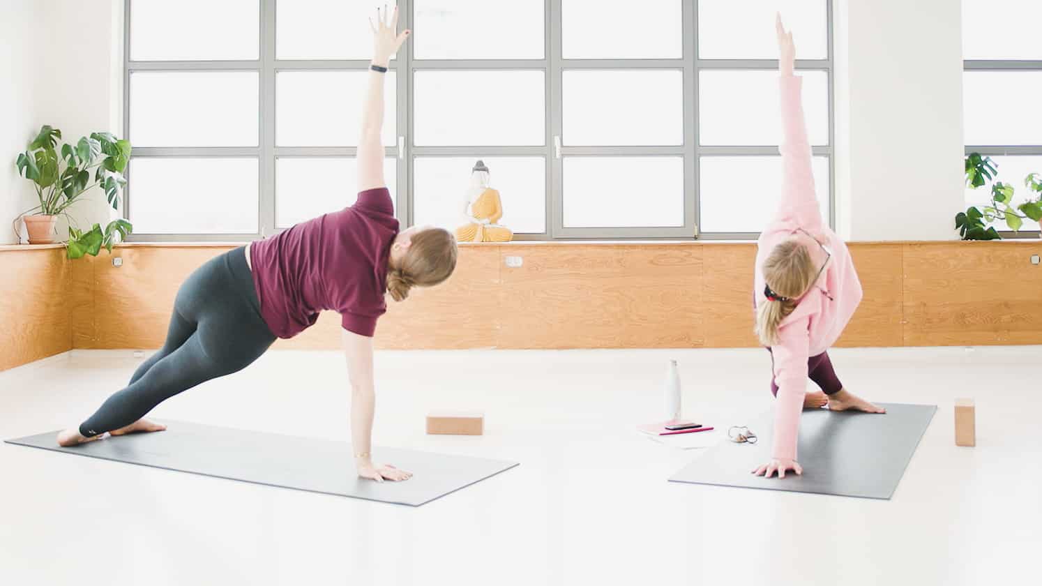 Yoga med yogablok - Selvkærlig yoga med Cathrine