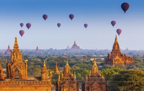 Lufballoner over templer i Burma Myanmar