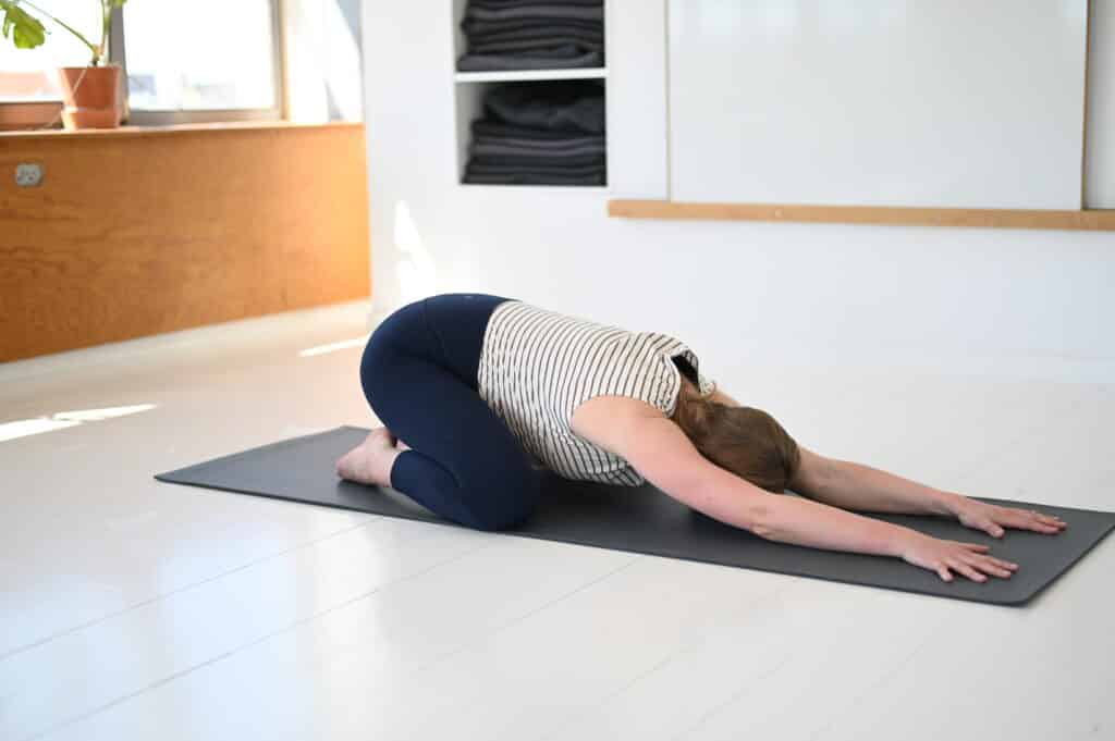 Catrhine underviser Sov godt og trygt yoga online