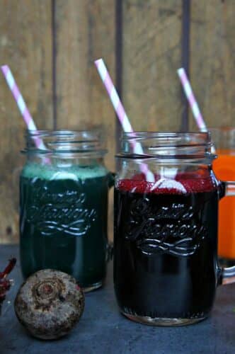 glas med rødbede, gulerod og ingefær juice