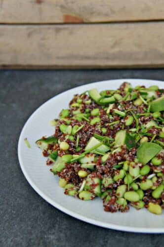 Thaisalat med quinoa, agurk og edamamebønner