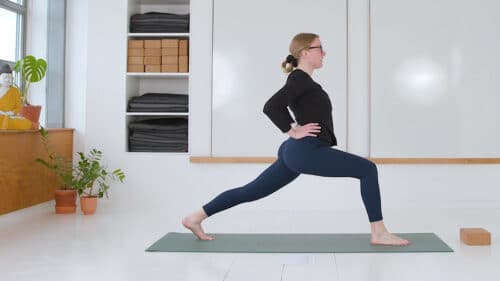 Cathrine underviser vinyasa yoga flow online