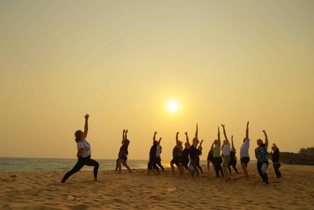 Cathrine underviser Yogalærerudannelse i Indien