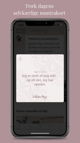 Smartphone med Dagens selvkærlige mantrakort på Cathrine Yoga App