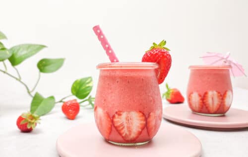 jordbærmilkshake med jordbær, vanilje og honning