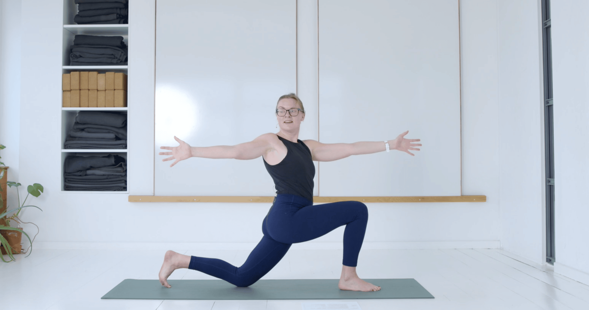 Yoga for 15 minutter - Selvkærlig yoga for alle med Cathrine Yoga!