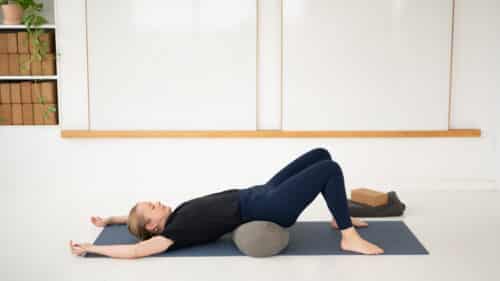 Yin yoga for ryggen (20 minutter) - Slip angst og frygt med yoga
